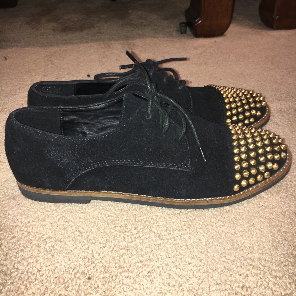 Size 8 Steve Madden Gold Studded Flats